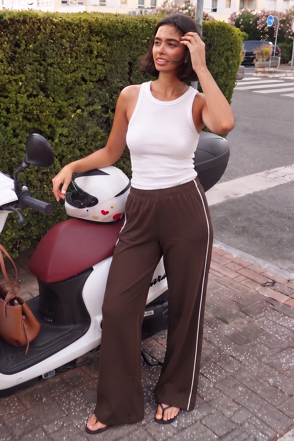 Women Wide-leg Plush Trouser With Trim Detail - Mocha