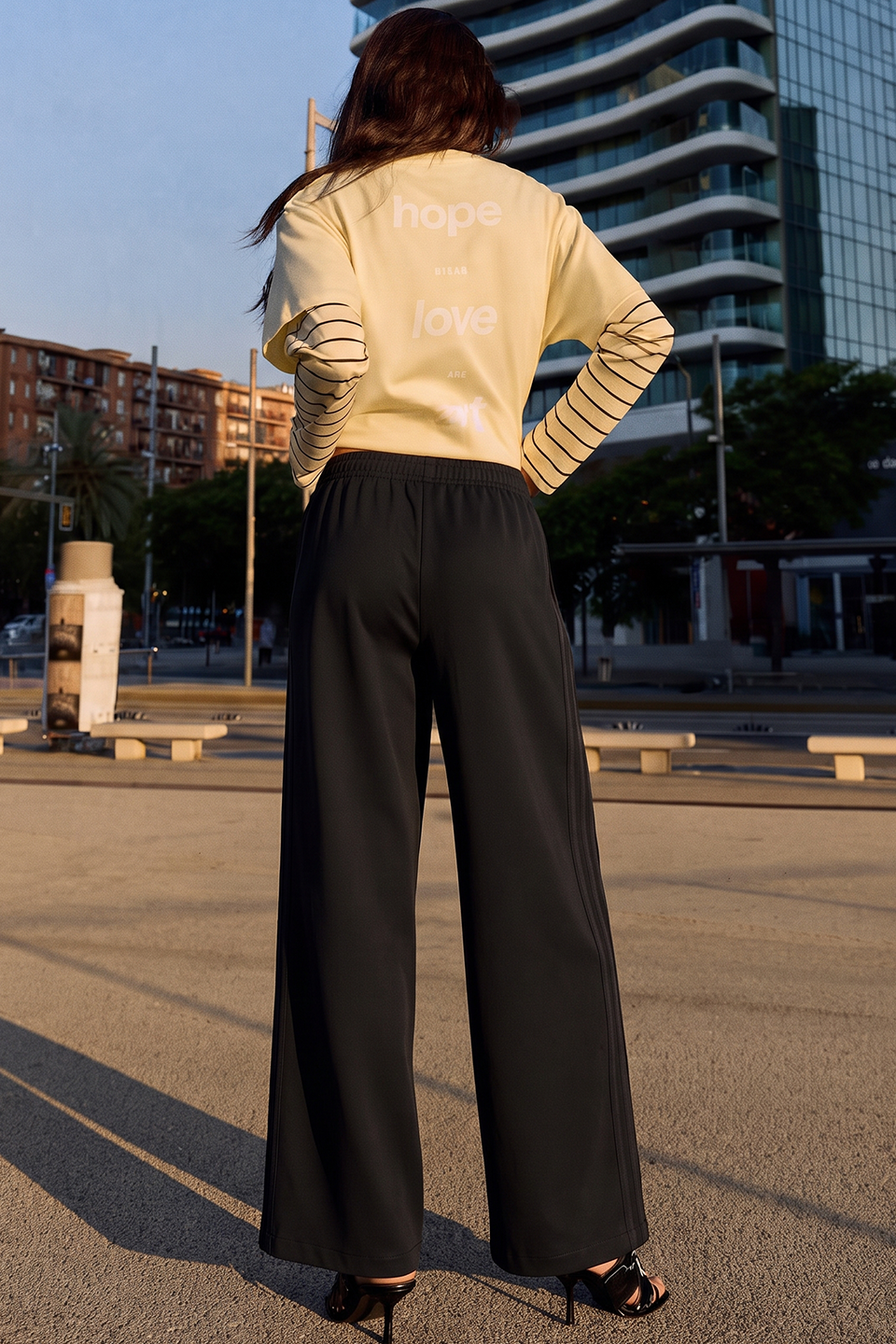 Women Smart Pocket Wide-leg Trouser - Black